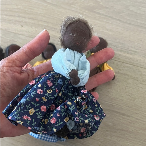 7 Waldofr-style Handcrafted  Cloth Doll Set with Colorful Outfits - Picture 4 of 10